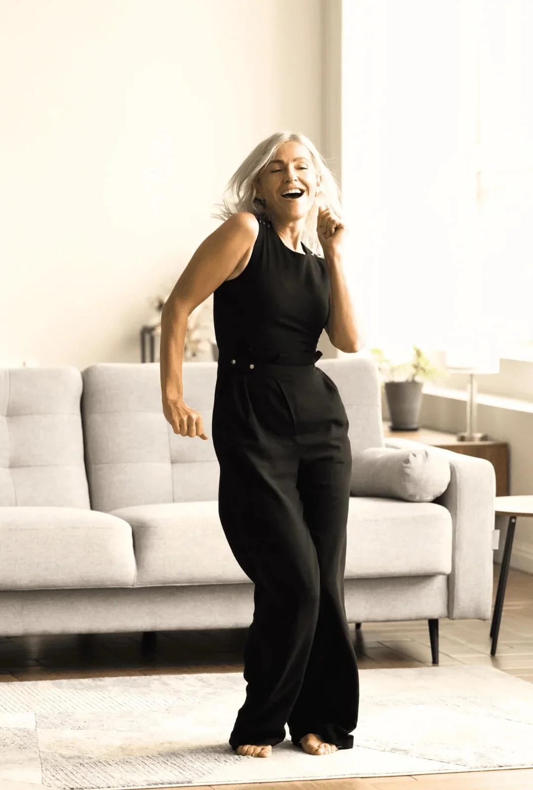 Caprin este destinat persoanelor care doresc să își susțină sănătatea articulațiilor și mobilitatea zilnică. Este utilizat de persoane active și sportivi ca suport în perioadele de efort fizic crescut, înainte sau după antrenamente. Pentru persoanele adulte și de vârstă matură, Caprin contribuie la menținerea mobilității și a confortului articular în activitățile zilnice, precum urcatul scărilor sau plimbările mai lungi. De asemenea, este apreciat de persoanele cu profesii solicitante din punct de vedere fizic sau de cei care petrec mult timp la birou, în poziții statice, care pot suprasolicita articulațiile.