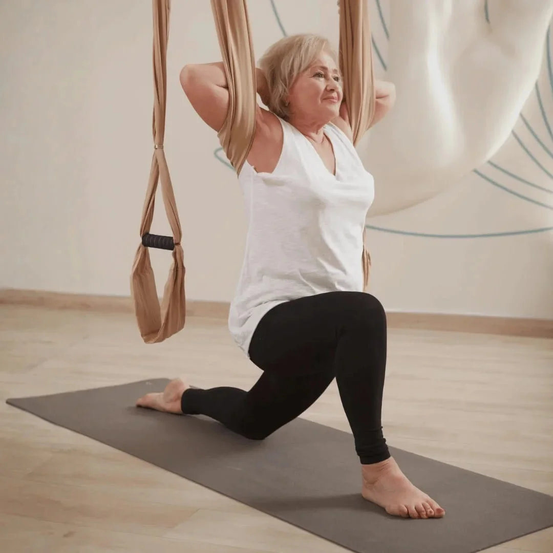 Persoanele care ajung la mine sunt adesea oameni activi în jurul vârstei de 30 de ani, alergători, seniori sau persoane cu locuri de muncă solicitante din punct de vedere fizic. Fiecare are un stil de viață diferit, însă au un lucru în comun: articulații care, uzate de timp sau de solicitarea pe termen lung, nu mai funcționează așa cum ar trebui.